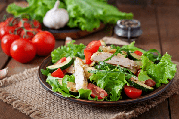 Salad with chicken and vegetables is a great option for a light dinner after exercise. 